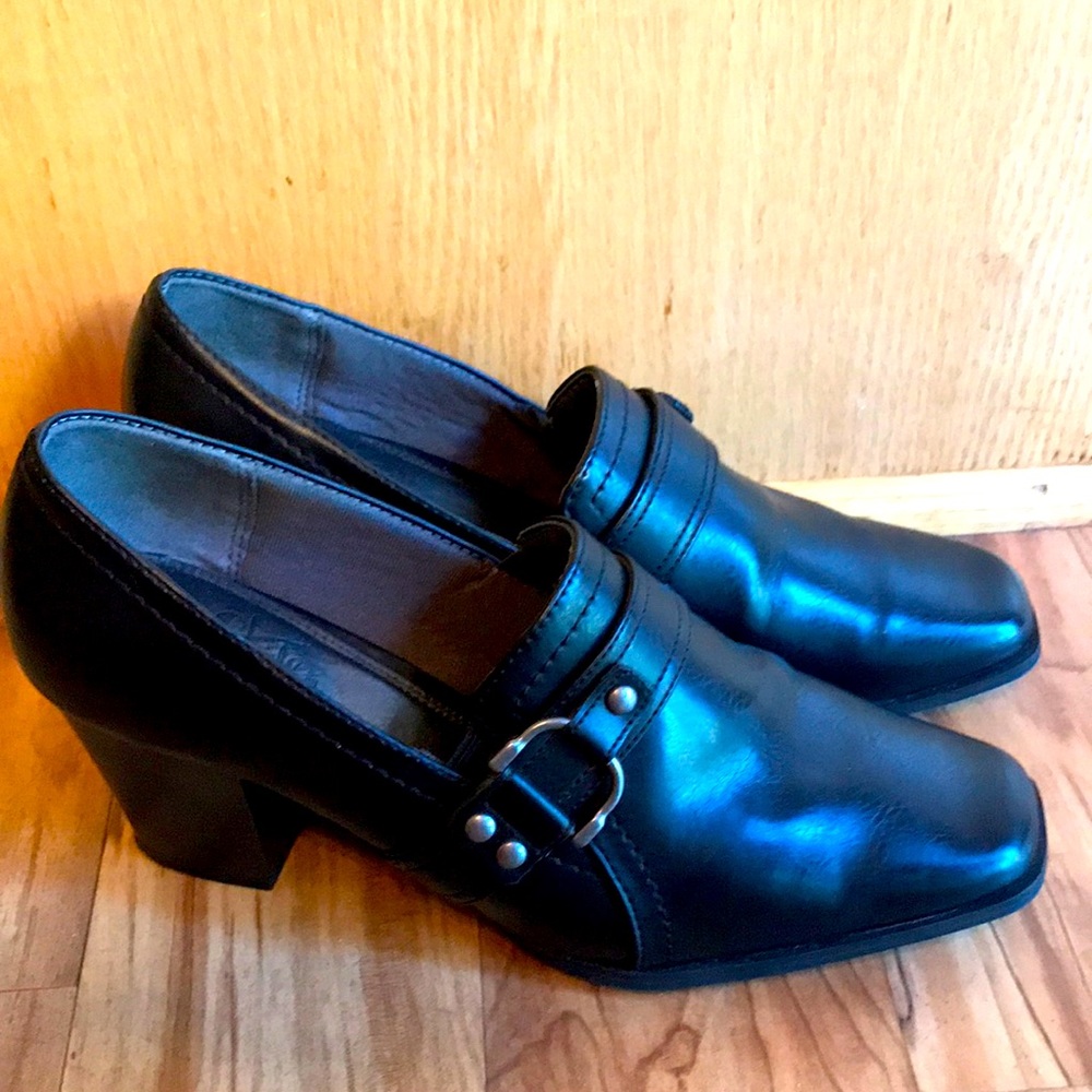 Life Stride Soft Systems black slip on buckle vegan 2.5” heel shootie shoes EUC